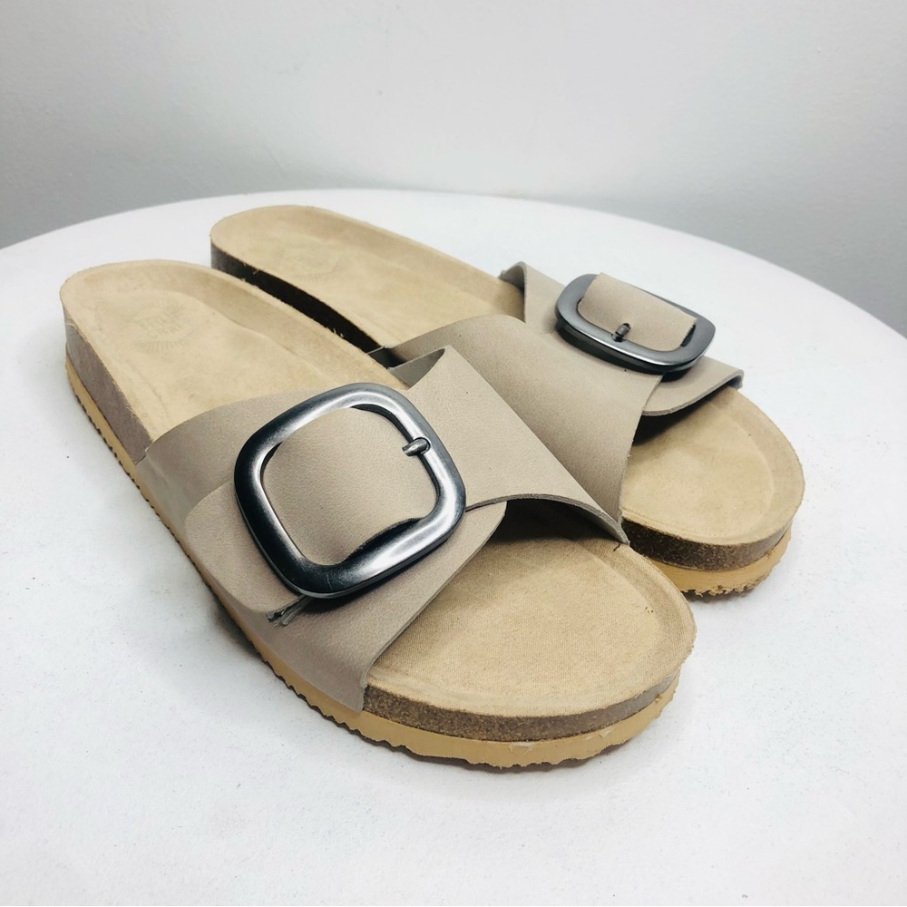 True Craft Tan Mules with Silver Buckles SZ 9.5.  RR2